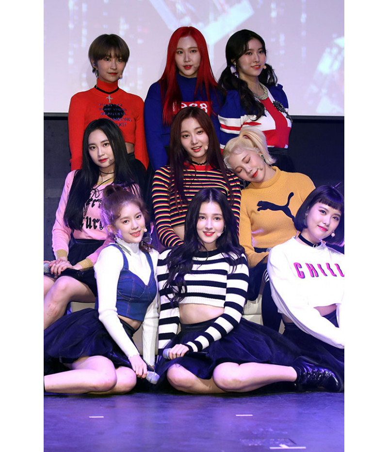 Poster Momoland - K-Pop